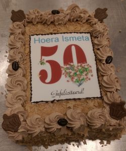 taart met chocolade. Taart zonder slagroom en zonder jam