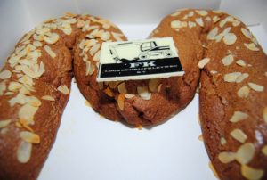 gevulde-speculaas-letter-met-logo-bestellen-en-bezorgen